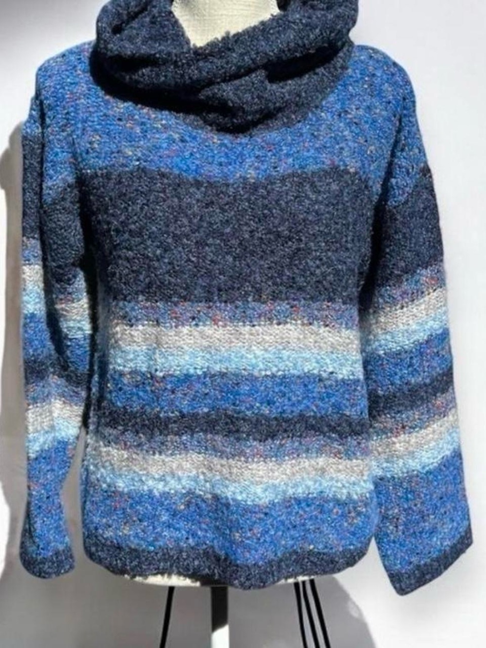 Wool blend textured blue turtleneck sweater